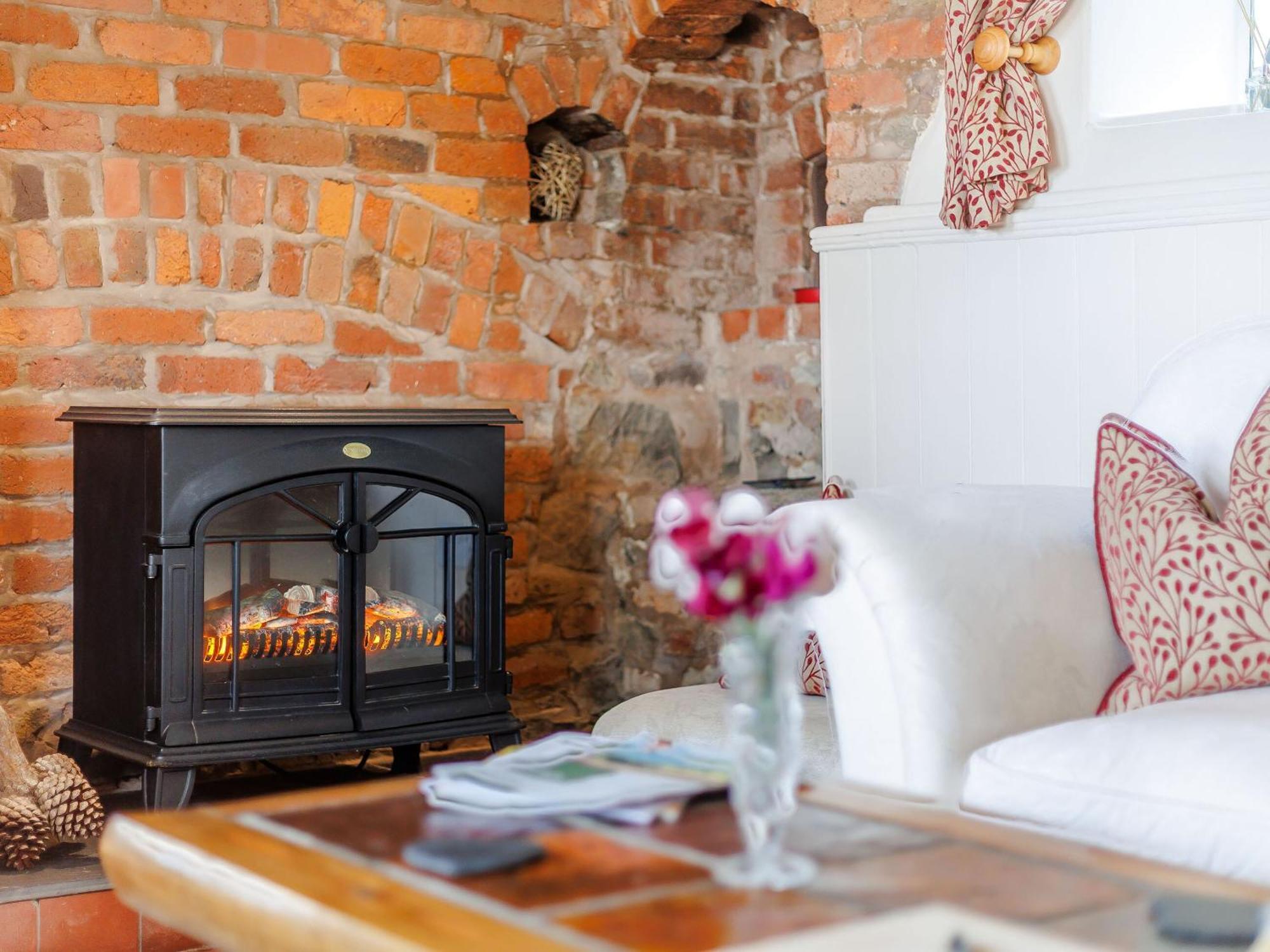 Elsies Cottage Pontesbury ภายนอก รูปภาพ